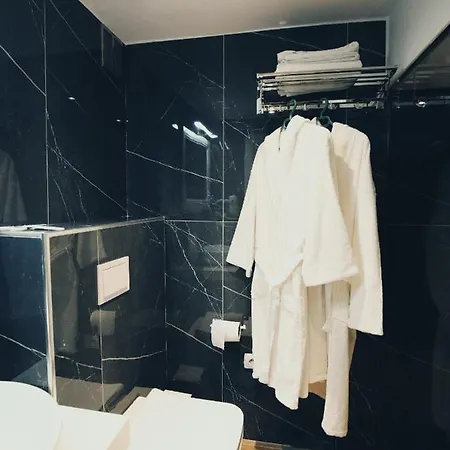 Hotel Romeo *