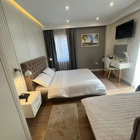 Hotel Romeo *