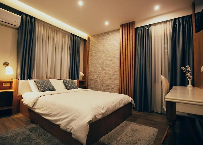 Romeo Otel *